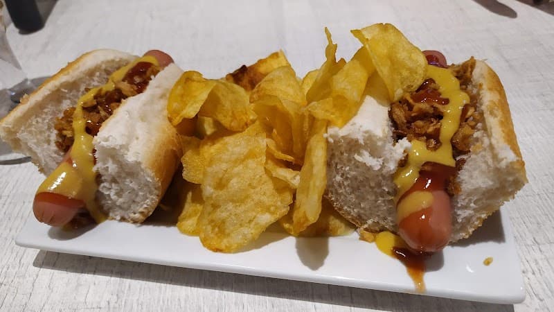 Clandestina Bhar - bar para ver fútbol en Oviedo
