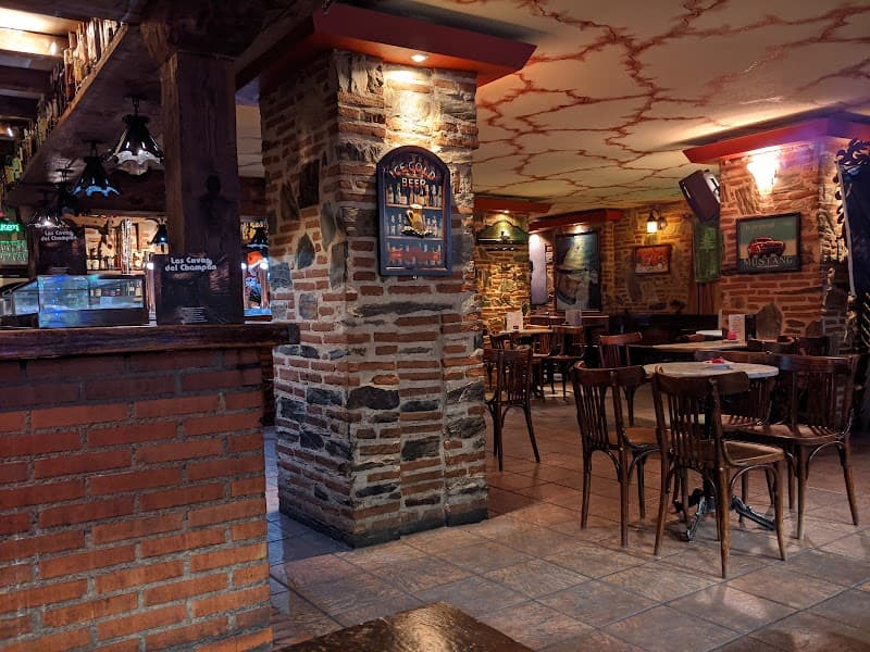Cervecería Las Cavas del Champán - bar para ver fútbol en Salamanca