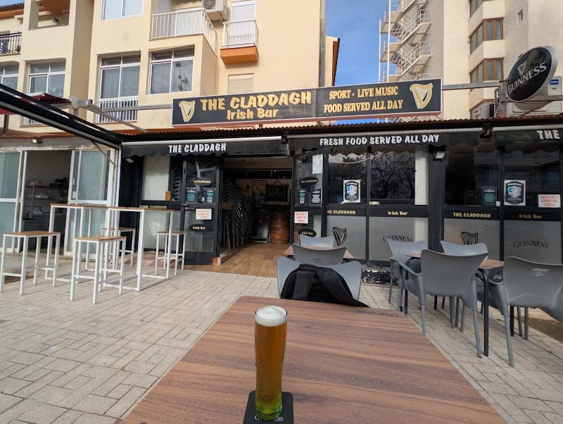 The Claddagh Irish bar - bar para ver fútbol en Marbella
