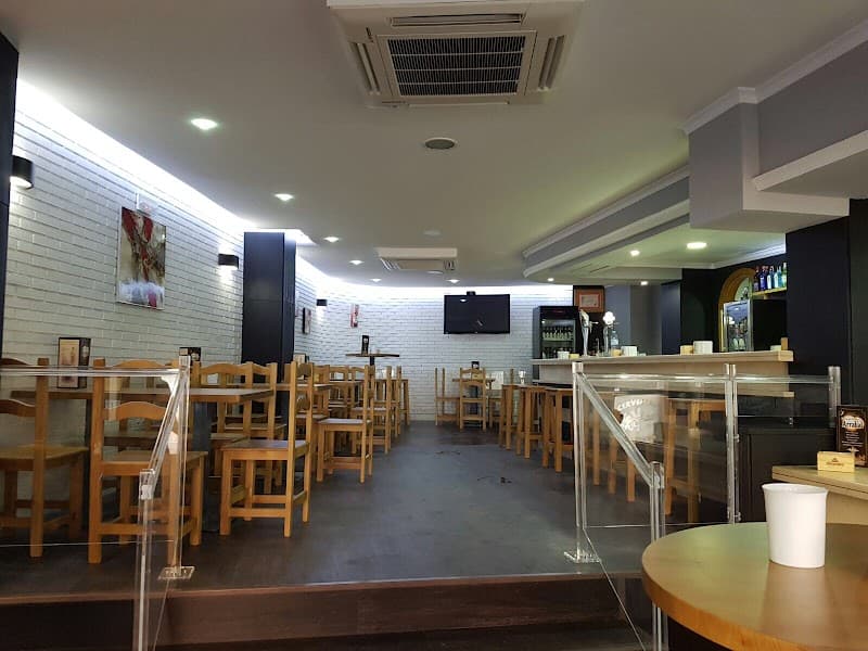 Cervecería Arrabal - bar para ver fútbol en Granada