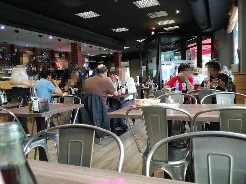 Bar 8 Miles - bar para ver fútbol en Terrassa