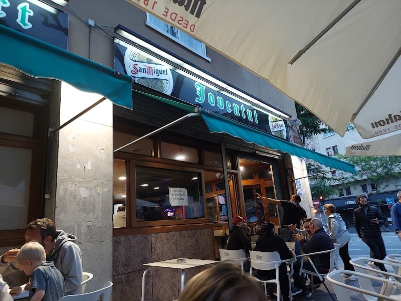 Bar Frankfurt Joventut - bar para ver fútbol en Badalona