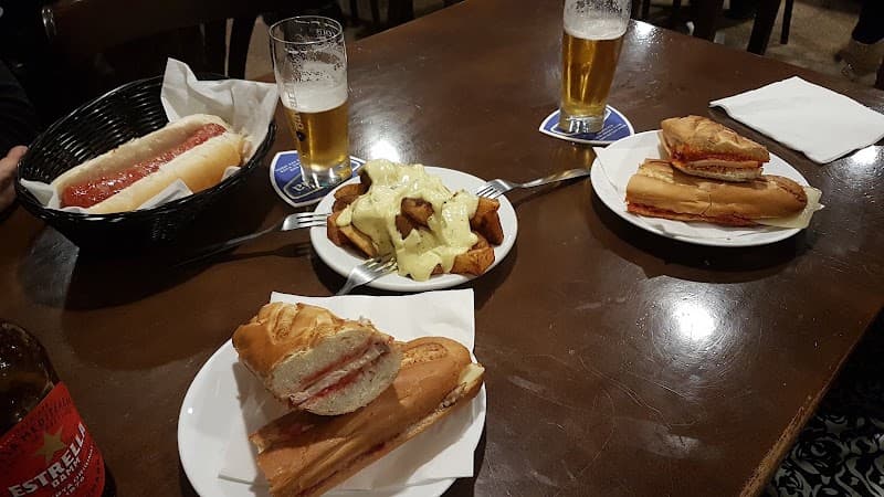 Taverneta El Álamo - bar para ver fútbol en Terrassa