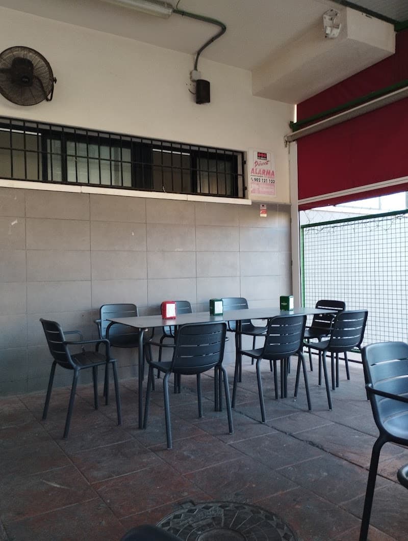 Bar-Cafeteria Tito Pedro - bar para ver fútbol en Almería
