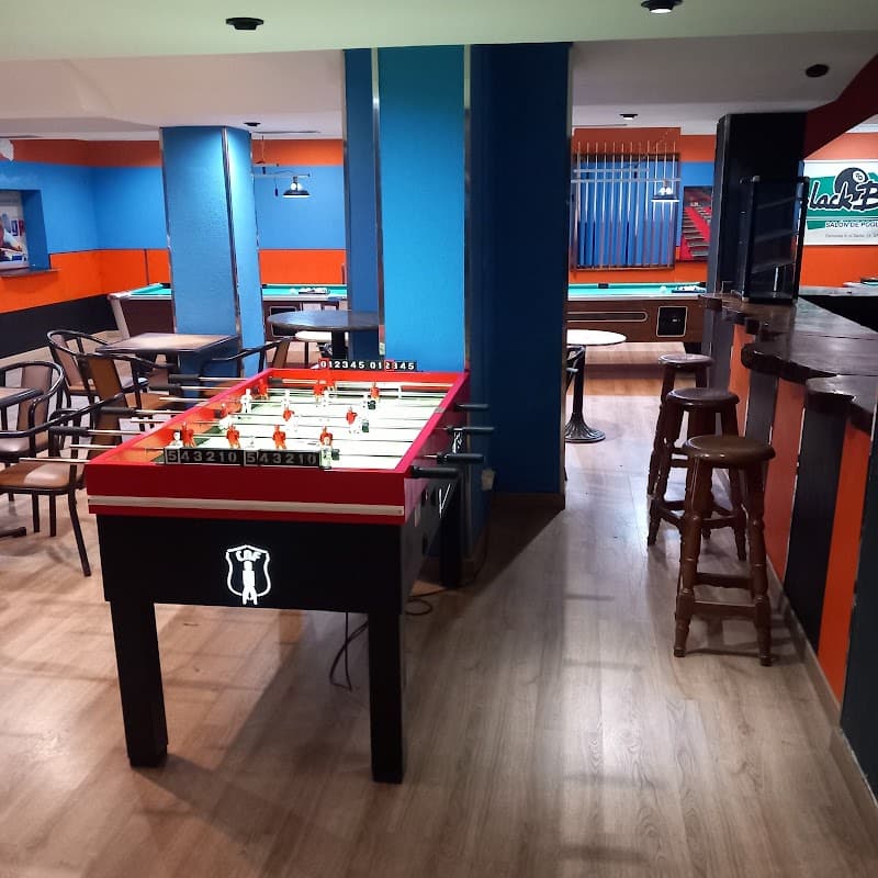 Black Ball - bar para ver fútbol en Santiago de Compostela