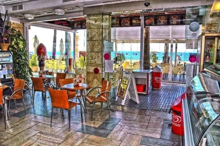 Heladería La India Playa - bar para ver fútbol en Almería
