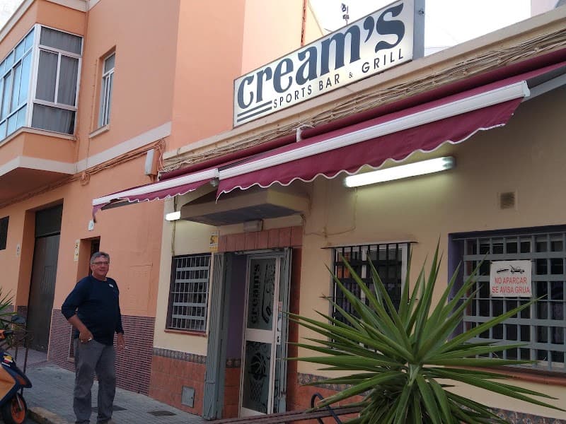 Creams Sports Bar & Grill - bar para ver fútbol en Cádiz