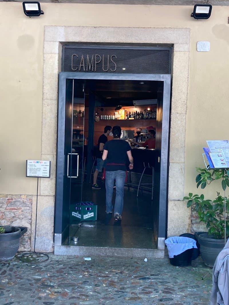 Campus Bar - bar para ver fútbol en Girona