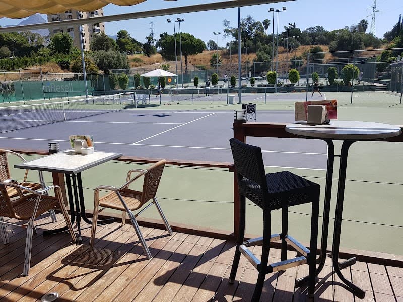 Bar Brothers Tennis Club - bar para ver fútbol en Marbella