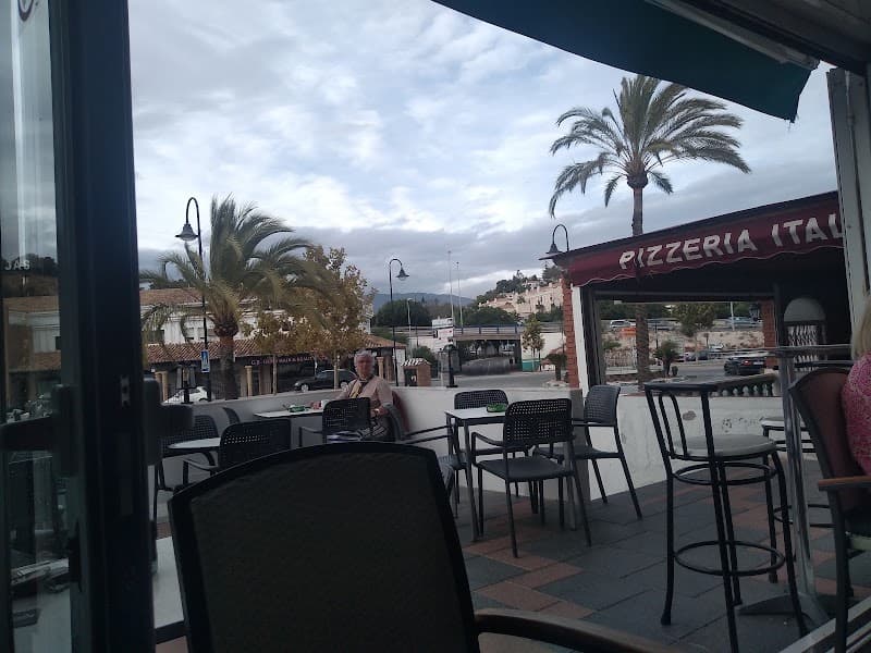 Bar 19th Hole La cala De Mijas - bar para ver fútbol en Marbella