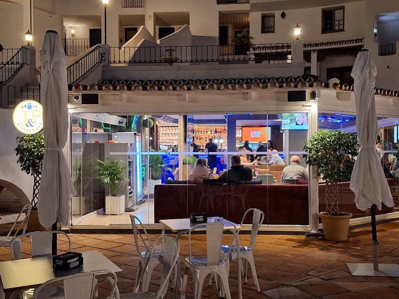 J & P Sport Bar Cabopino - bar para ver fútbol en Marbella