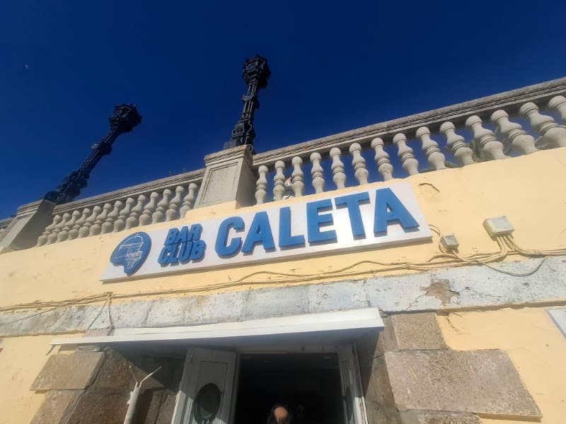 Bar Club Caleta - bar para ver fútbol en Cádiz