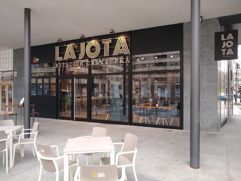 La Jota - Estación Cervecera - bar para ver fútbol en Pamplona