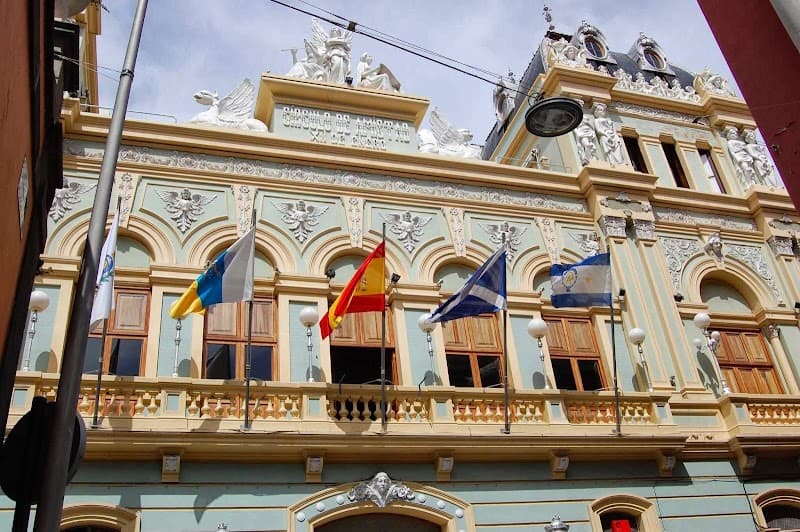 Círculo de Amistad XII de Enero - bar para ver fútbol en Santa Cruz de Tenerife