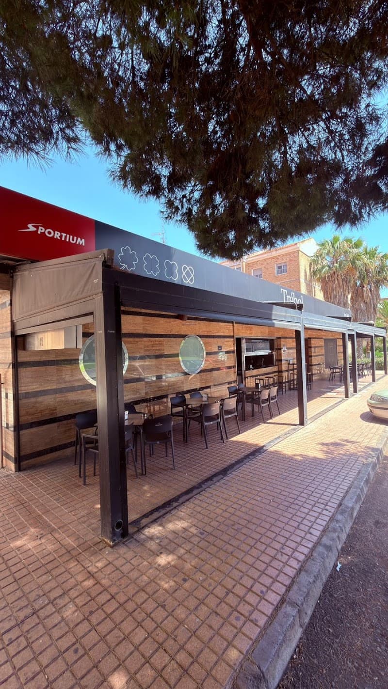 Trébol 26 Submarino - bar para ver fútbol en Cartagena