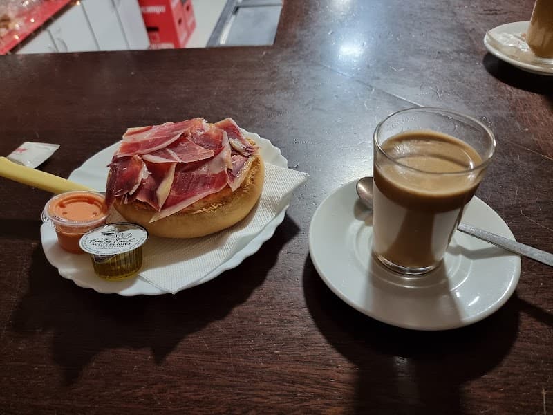 Salón de juegos El Che II - bar para ver fútbol en Huelva
