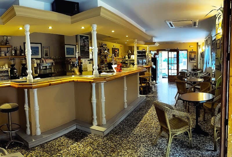 Cafeteria Makumba - bar para ver fútbol en Almería