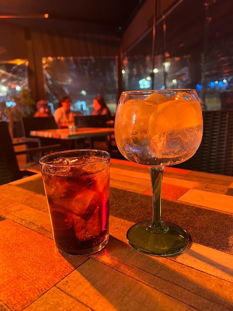 B Marbella Bar - bar para ver fútbol en Marbella