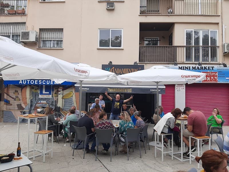 7 Mandamientos - bar para ver fútbol en Seville
