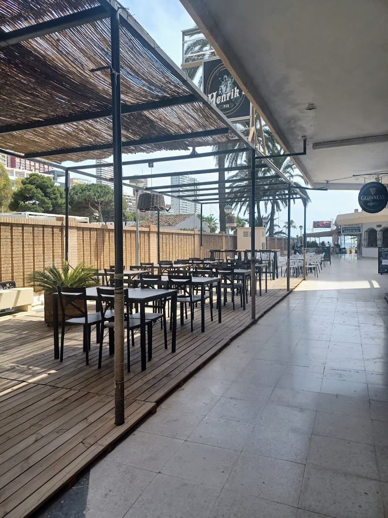 Henrik's Pub - bar para ver fútbol en Benidorm