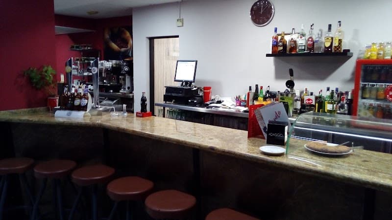 Asueto, Cafeteria Bar Restaurant - bar para ver fútbol en Tarragona