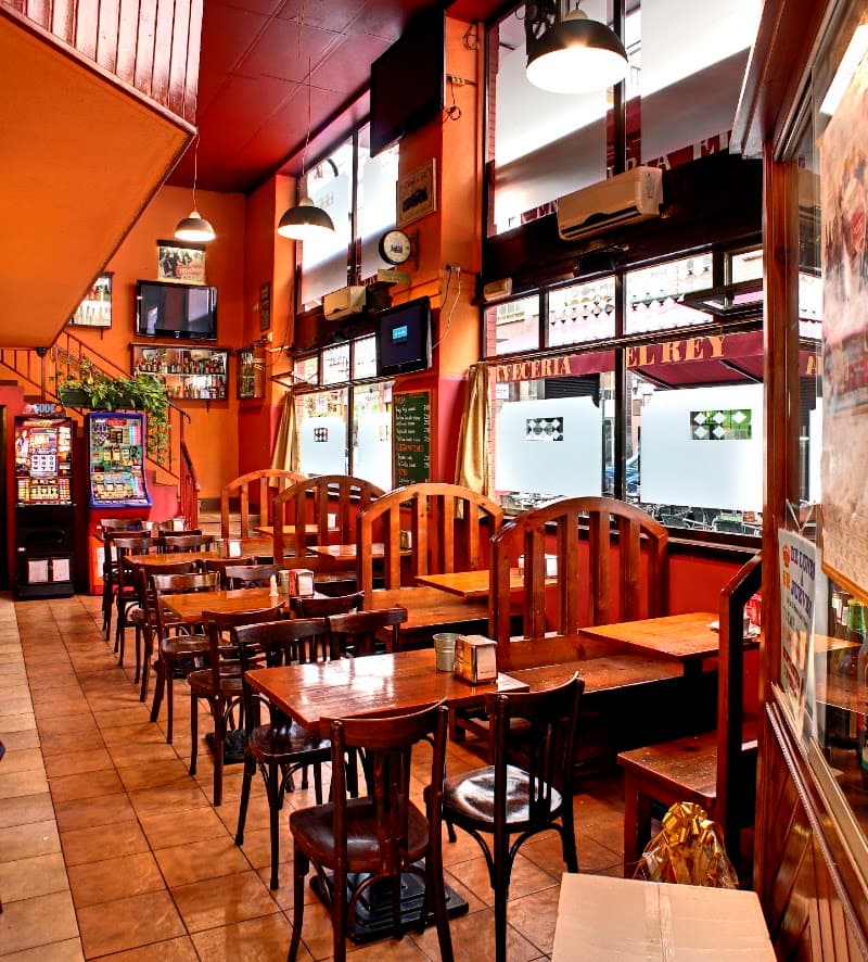 Cervecería Cafetería El Rey - bar para ver fútbol en Gijón