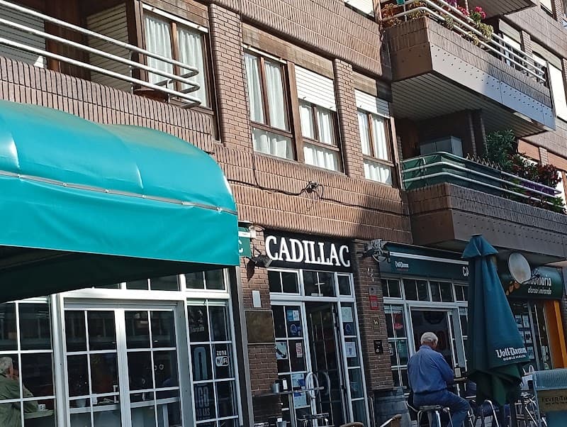 Cafetería Cadillac - bar para ver fútbol en Oviedo