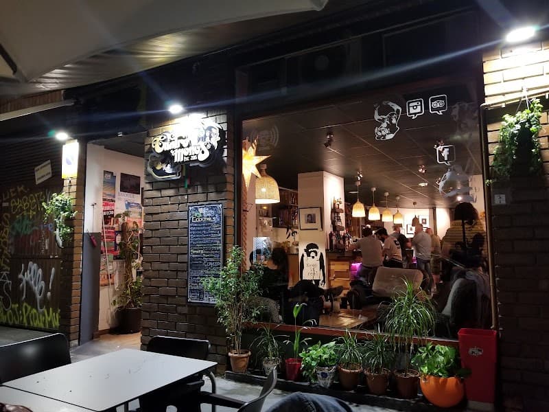Cuatro Monos - bar para ver fútbol en Valencia