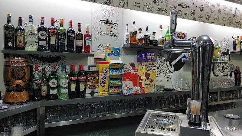 Café Bar EFE 3 Carisma - bar para ver fútbol en León