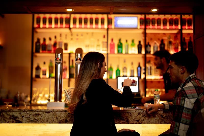 LA DESPISTÁ - Tu local de copas en Granada - bar para ver fútbol en Granada
