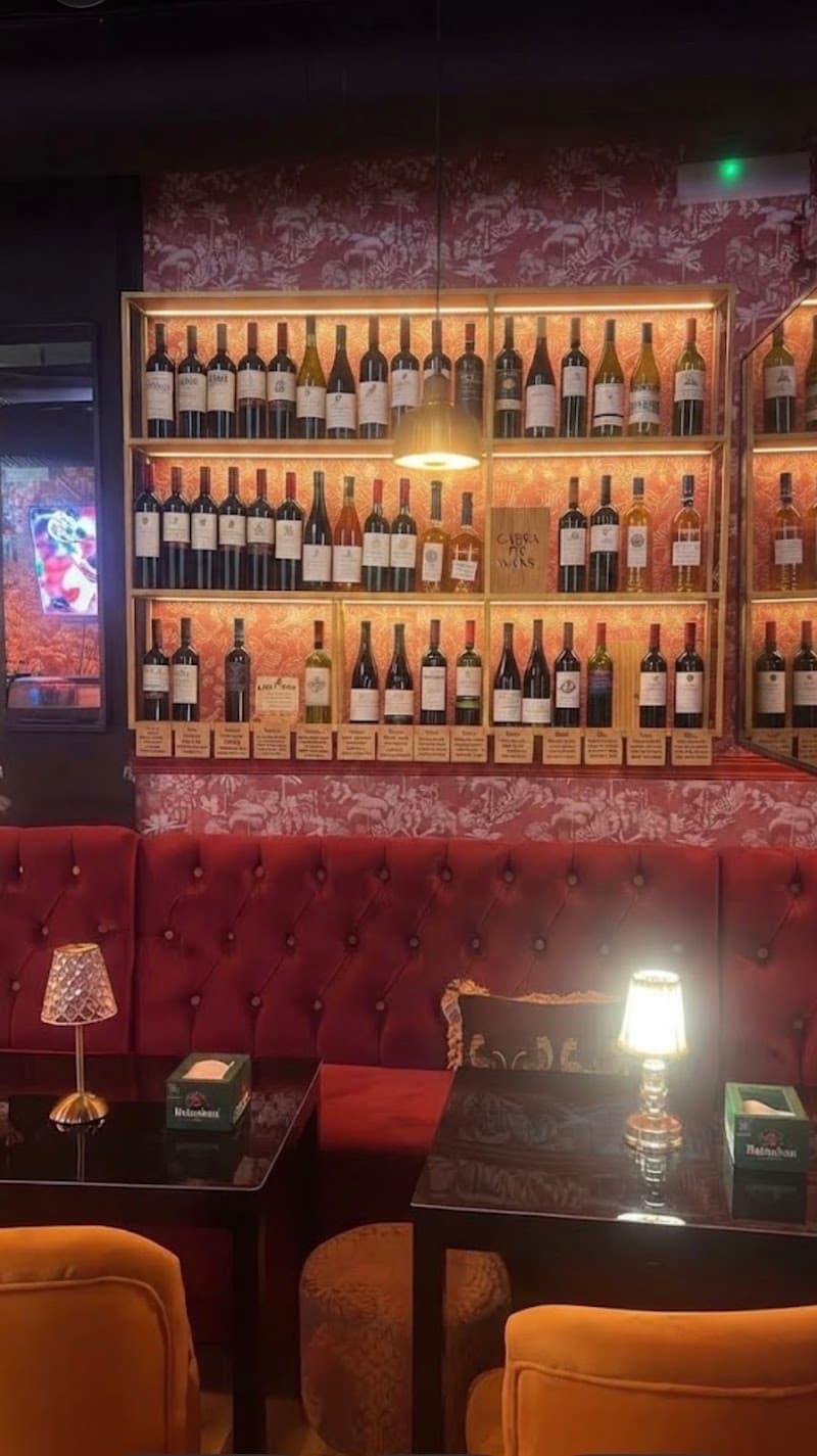 DEVORE Restaurante & Sports Bar - bar para ver fútbol en Madrid