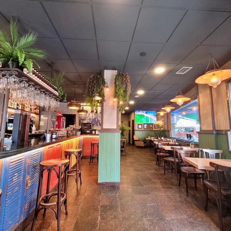 La Vía Coffee&Beers - bar para ver fútbol en Oviedo