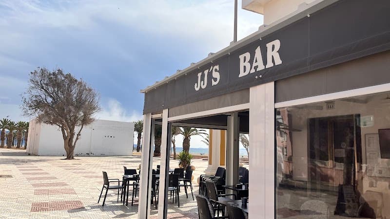 JJ’S British Cafe Bar - bar para ver fútbol en Almería