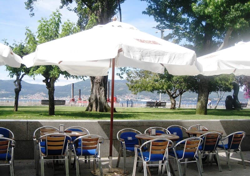 VARADERO COCKTAIL BAR - bar para ver fútbol en Vigo