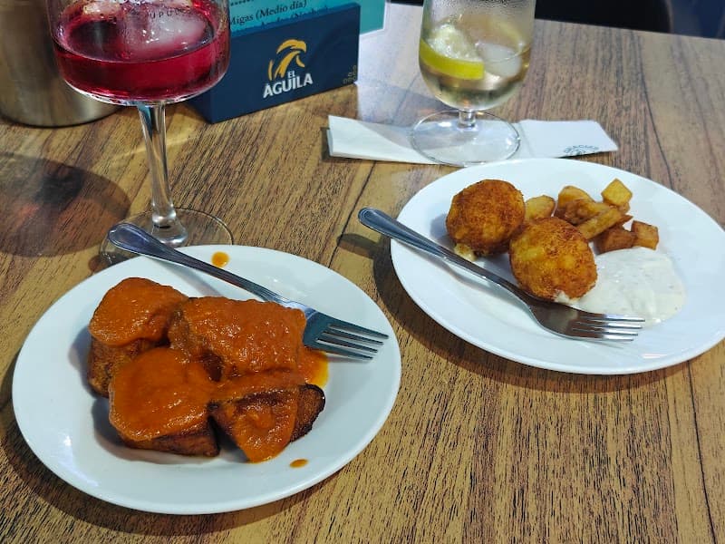 Bar mar y tierra - bar para ver fútbol en Almería