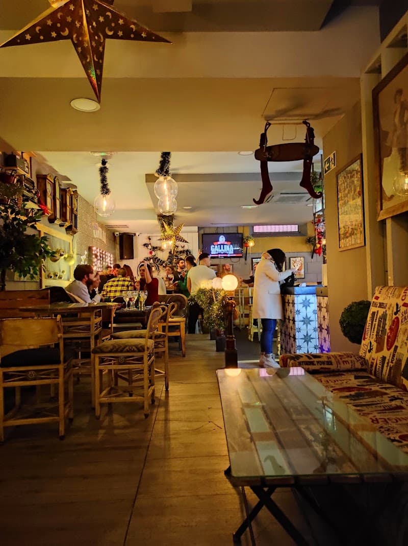 Canta La Gallina - Almería - bar para ver fútbol en Almería