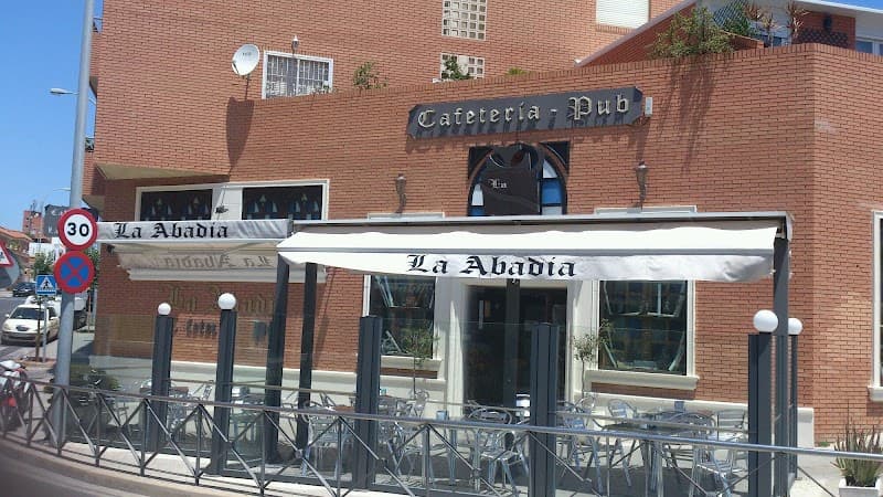 Cafetería Pub La Abadía - bar para ver fútbol en Almería