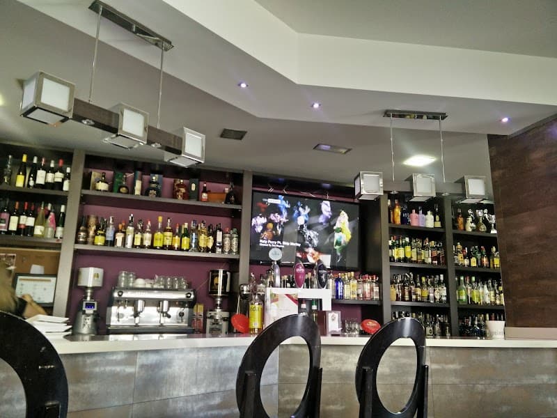 Cafetería Marengo - bar para ver fútbol en Almería