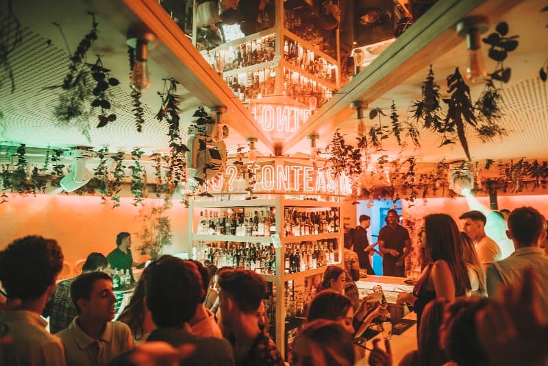 Tonteo Marbella - bar para ver fútbol en Marbella