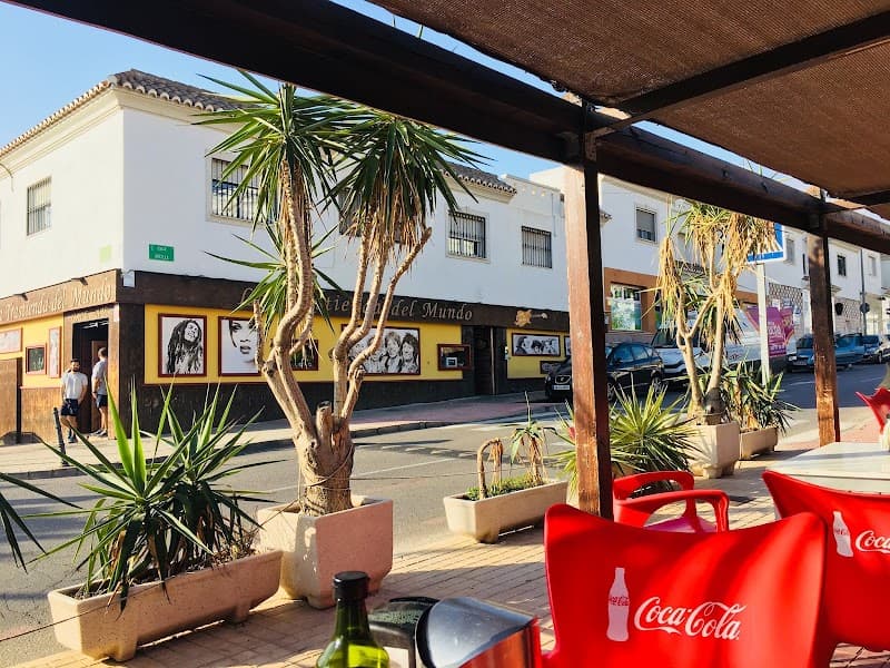 La Trastienda del Mundo - bar para ver fútbol en Almería