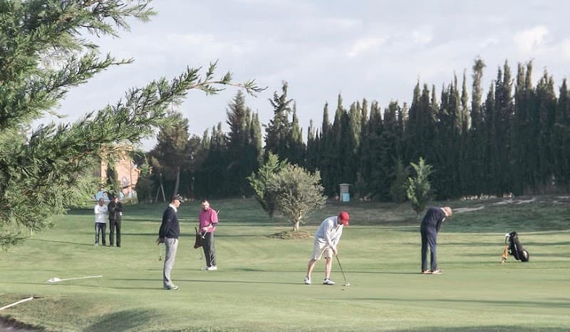 Pitch & Putt Lleida i Padel Lleida - bar para ver fútbol en Lleida