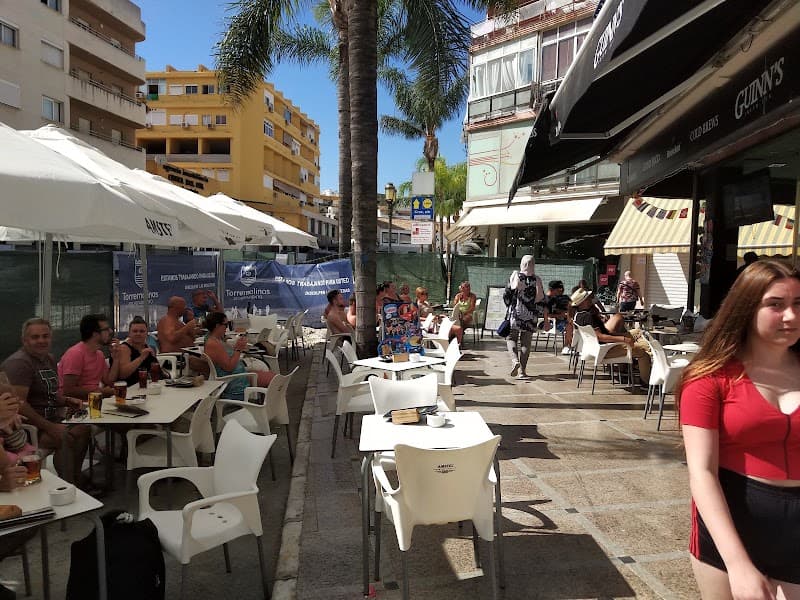 Guinn's Sports Bar - bar para ver fútbol en Málaga