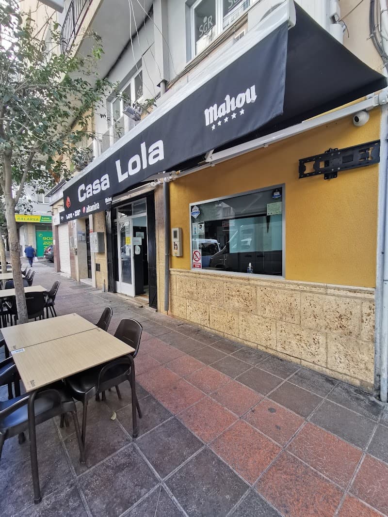 Bar Altamira Casa Lola - bar para ver fútbol en Almería