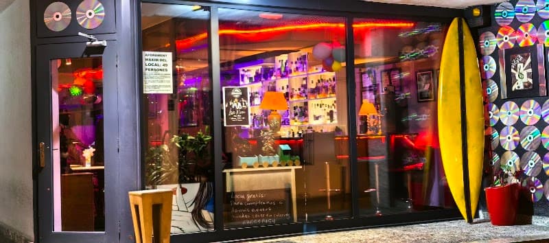 Pub Ñoña / @pub_nyonya - bar para ver fútbol en Badalona