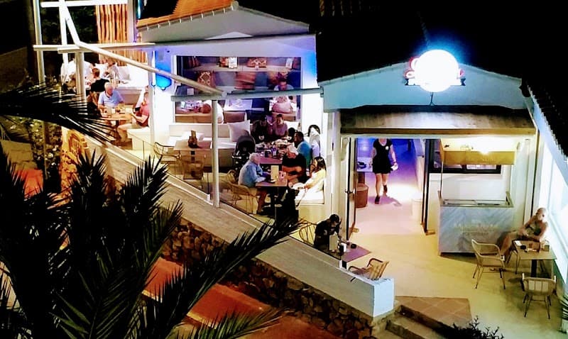 Lennon Sport Bar - bar para ver fútbol en Marbella