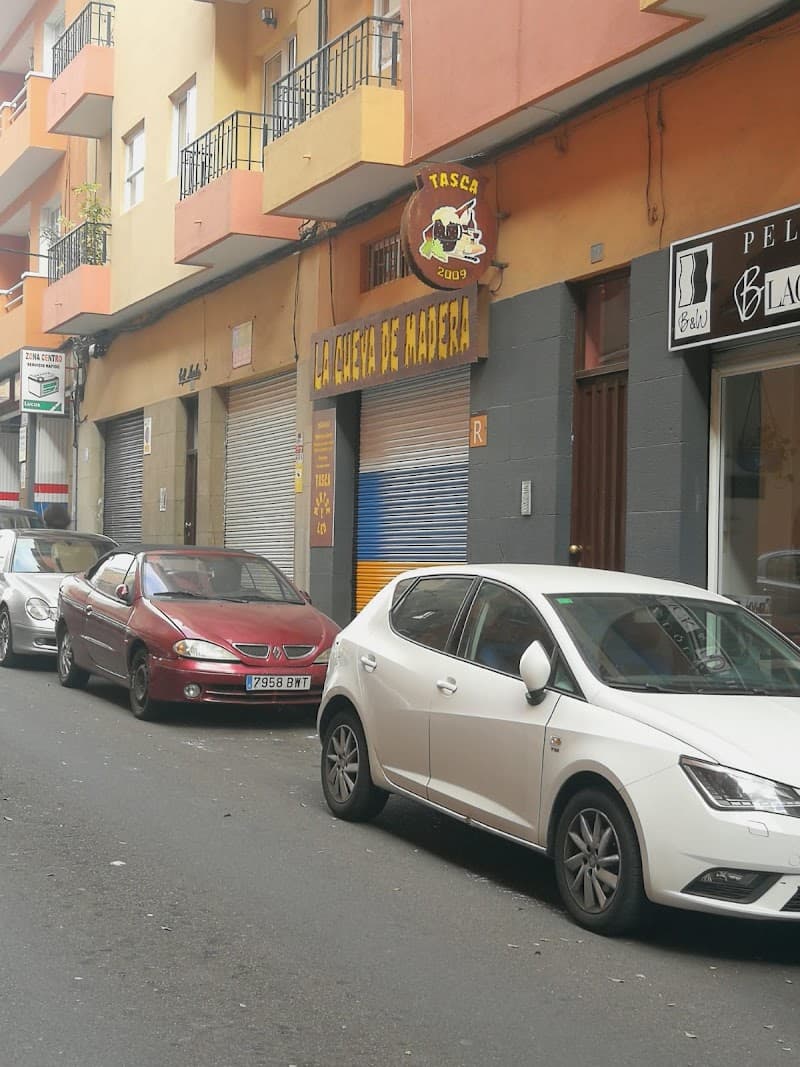 Tasca La Cueva De Madera Leo y montse - bar para ver fútbol en Santa Cruz de Tenerife