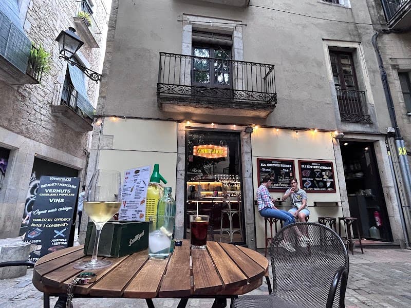 Vermuteria Lola - bar para ver fútbol en Girona