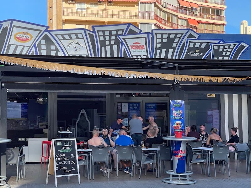 Tiki City - bar para ver fútbol en Benidorm