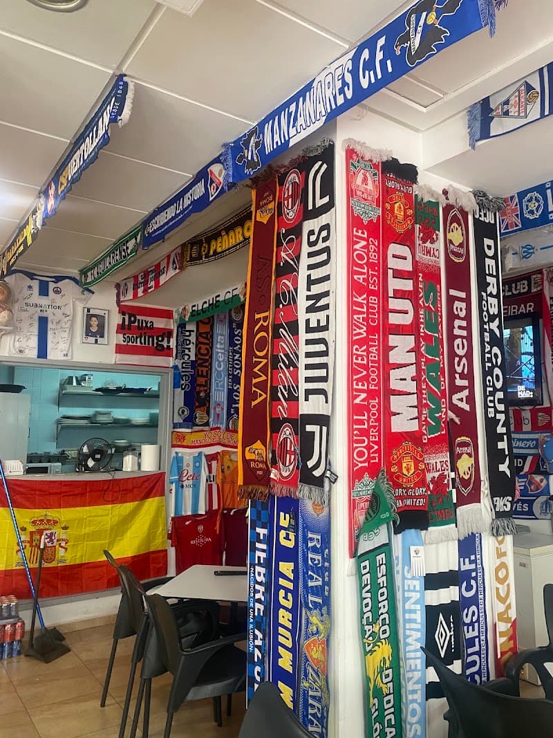 Bar Óscar "El Leonés" - bar para ver fútbol en Benidorm