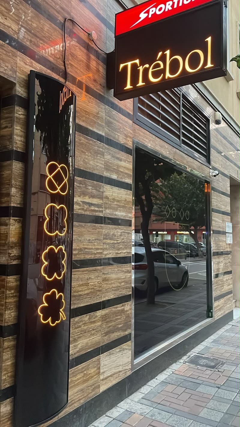 Trébol El Carmen Sport Café & Salón de Juego - bar para ver fútbol en Murcia